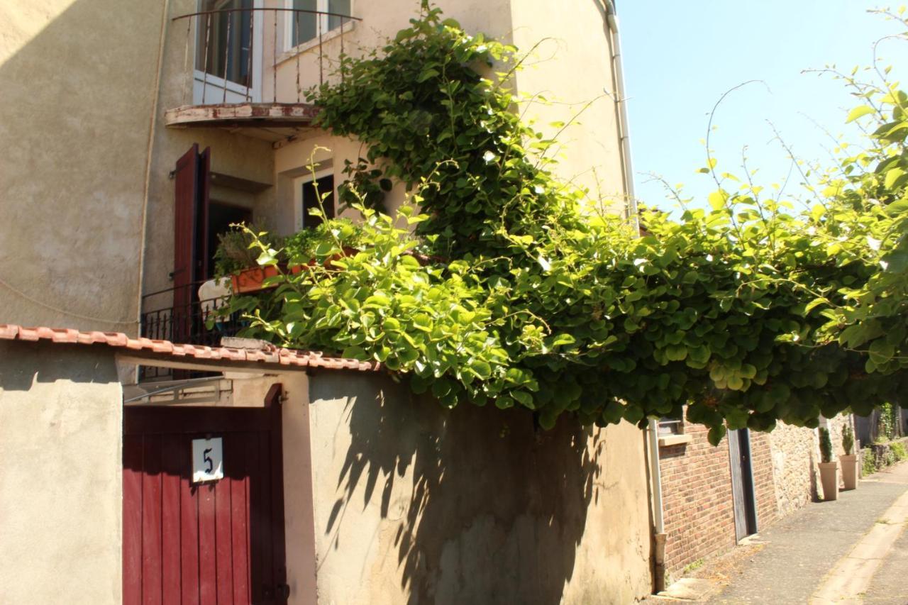 Gite Ancien Relais De Saint-Jacques La Roche-Guyon Zewnętrze zdjęcie
